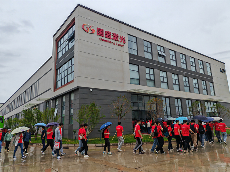 西安交通大學(xué)師生走進(jìn)西安國盛激光科技有限公司參觀交流